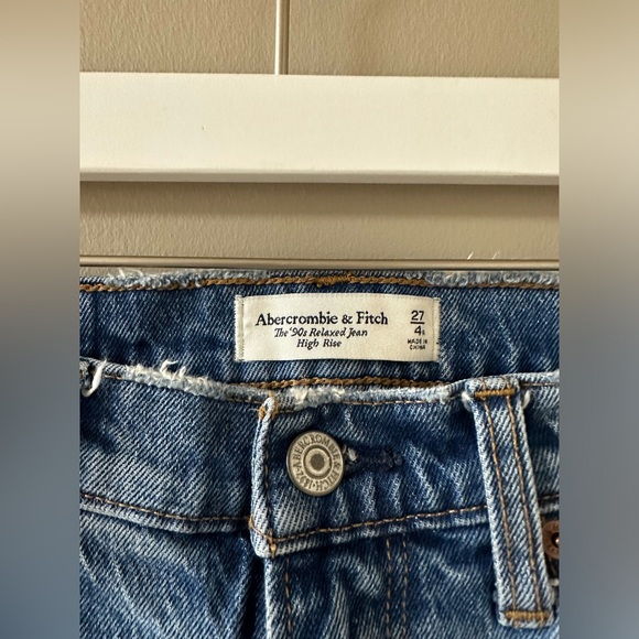 Abercrombie 90’s Relaxed Jean - Picture 4 of 4